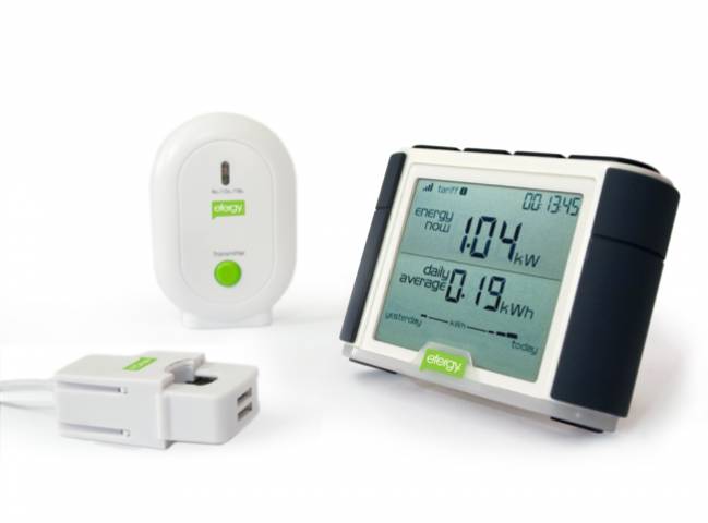 Un medidor de consumo eléctrico global, con la pinza para el cuadro eléctrico, el emisor y el receptor