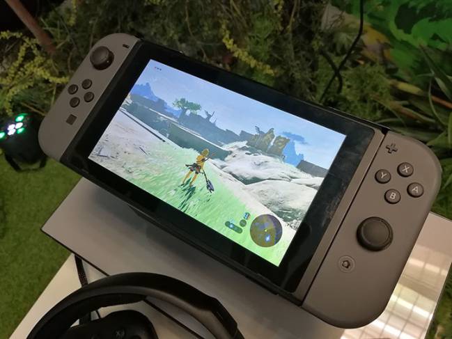 Switch en modo portable con el esperado Zelda: Breath of the Wild, un juego de sobremesa que podemos jugar portátil