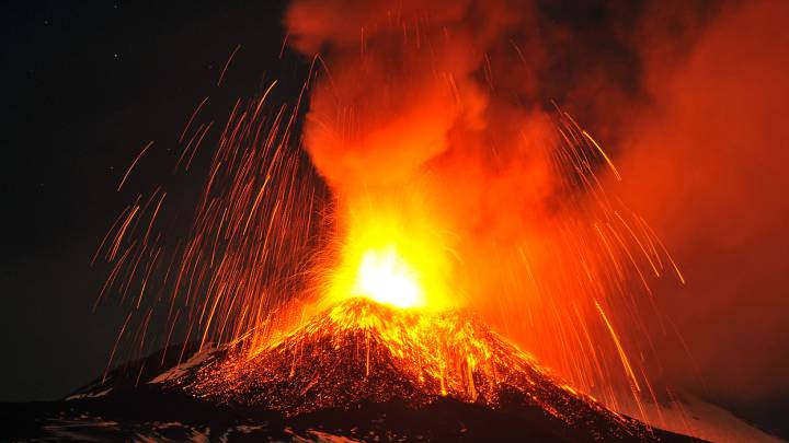 Entra dentro de un volcán activo real con Google Maps