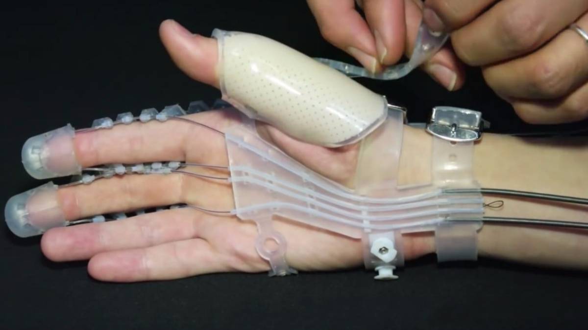 Exo Glove Poly, el guante robótico para personas con movilidad reducida