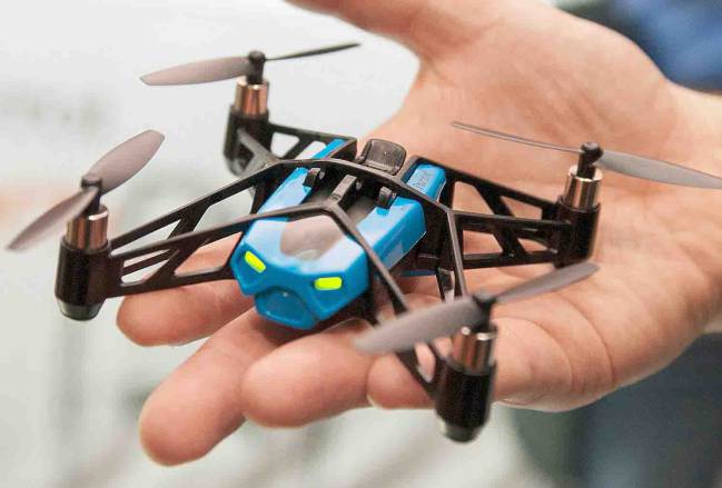 Un mini dron de interior