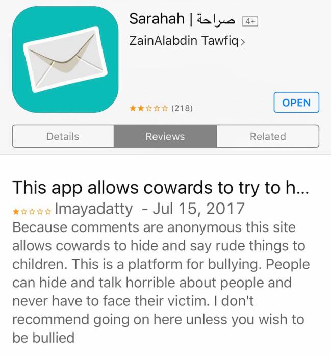Una de las muchas duras reviews que la app está recibiendo en todo el mundo