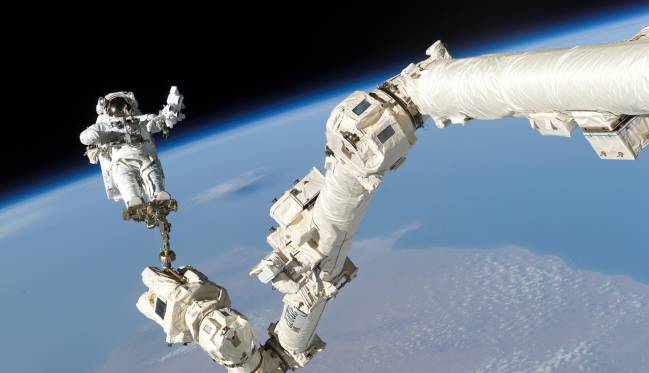 brazo astronauta