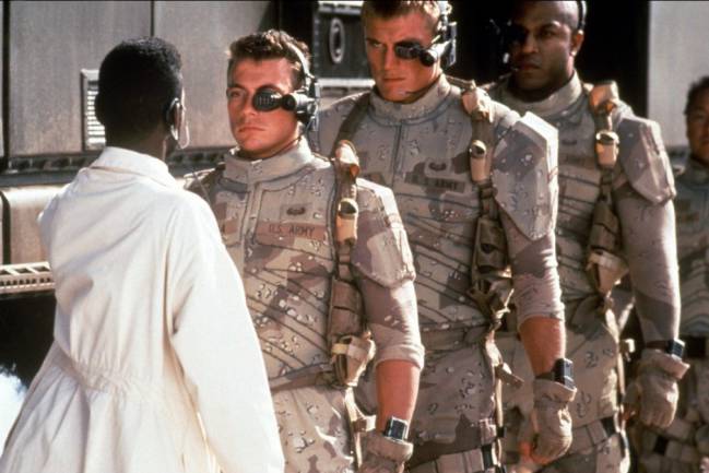 Militares con capacidades cerebrales expandidas para procesar datos más rápido que el enemigo. ¿Predijo el film Soldado Universal el futuro?