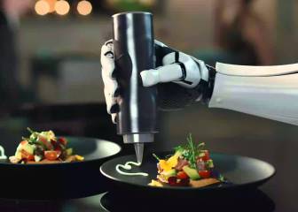 Inauguran un restaurante con 7 chefs robots que preparan platos Wok