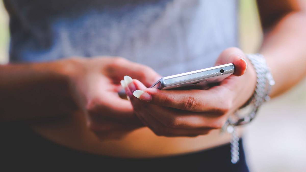 Inventan una app capaz de robar tus datos analizando cómo tocas el móvil