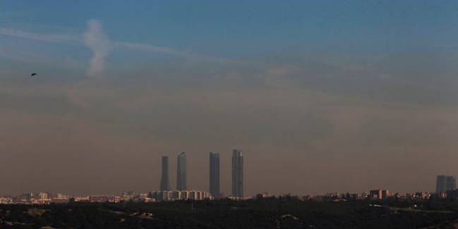 La capa de contaminación sobre Madrid