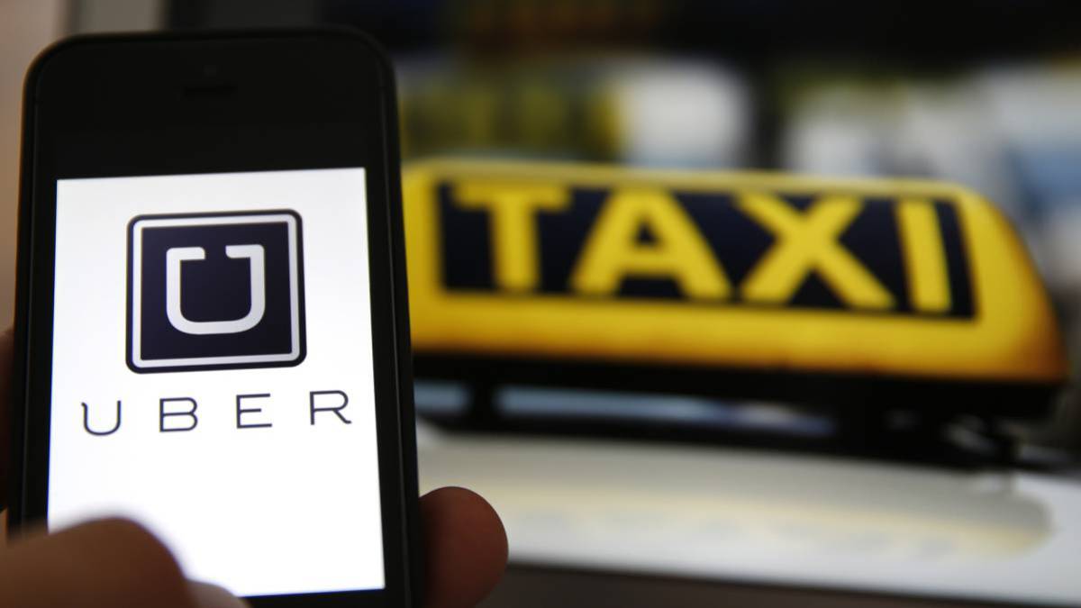 Uber y Cabify se van de Barcelona por las cesiones al Taxi
