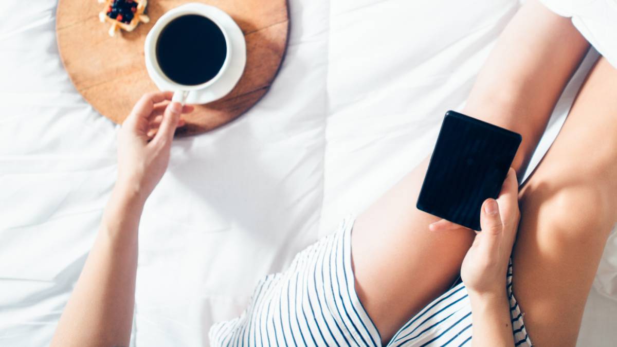 Trucos para usar el móvil de despertador sin perder batería y sin oír las notificaciones