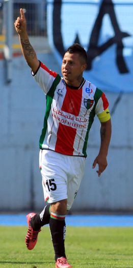 Valencia se vistió de héroe para el avance de Palestino