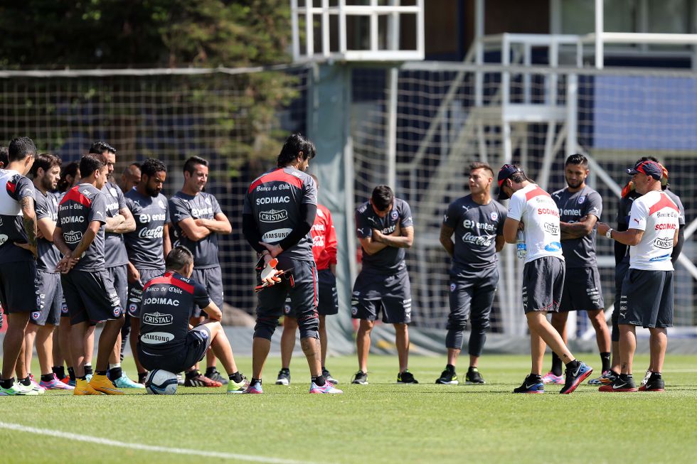 Plantel acuerda no responder públicamente por los premios