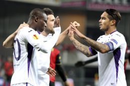 Fiorentina clasificó y aseguró el primer lugar del grupo