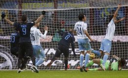 Medel fue figura en sufrido empate del Inter ante Lazio