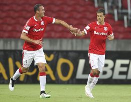 Inter lo da vuelta ante Emelec y le da aire a la U en el grupo