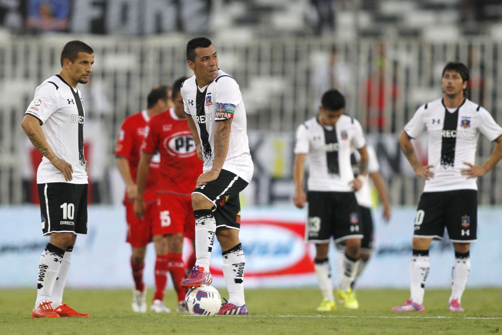 Calera sorprende, golea a Colo Colo y le da una mano a la UC