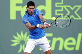 Djokovic borra a Darcis y sigue camino a revalidar su corona