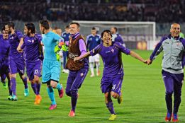 Fiorentina chocará con el campeón defensor Sevilla