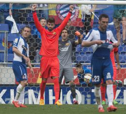 Bravo y Barcelona se imponen con seguridad al Espanyol