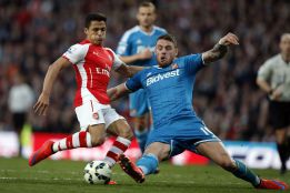 Arsenal y Alexis aseguran un nuevo año en la Champions