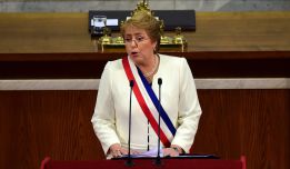 Bachelet anuncia construcción de cuatro nuevos estadios