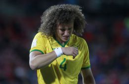 David Luiz salió llorando por una lesión a la rodilla