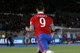 Eduardo Vargas ya es el sexto máximo goleador de Chile