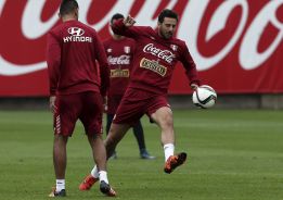 Pizarro suma presión: "Estamos obligados a ganarle a Chile"