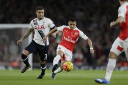 Arsenal de Alexis empata en el Derbi y sigue líder con el City