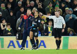 Arsenal no puede ante Norwich y sufre por la lesión de Alexis