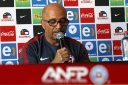 Jorge Sampaoli evita hablar de renuncia y seguirá en Chile