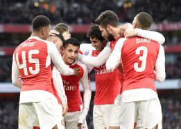 Alexis deslumbra con golazo en clasificación del Arsenal
