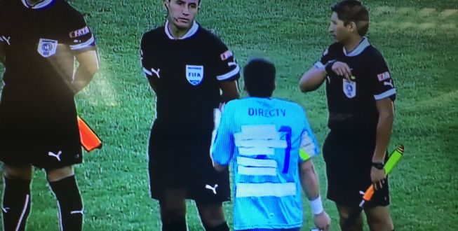 Toselli juega con camiseta 'parchada' por orden de Osses