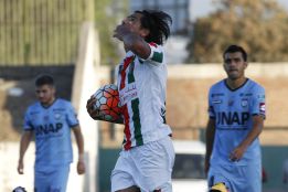 Palestino reacciona con diez ante Iquique y salva el invicto