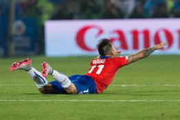 Eduardo Vargas ve desde el banco la caída del Hoffenheim