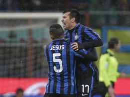 Inter de Medel venció a Bologna de Pulgar y es cuarto en Italia