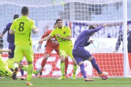 Fiorentina de Matías deja ir el triunfo y se aleja de Champions
