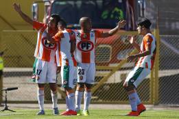 Cobresal logra sufrido triunfo
y se ilusiona con la liguilla