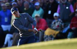 Spieth mantiene el liderato
y McIlroy sufre dura caída