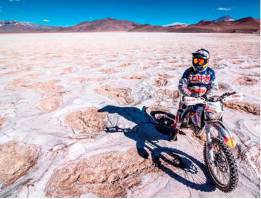 Chaleco López se despide de las motos y estrena su documental