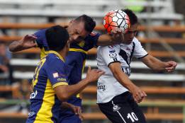 Barnechea se aferra a las bases y se niega a descender