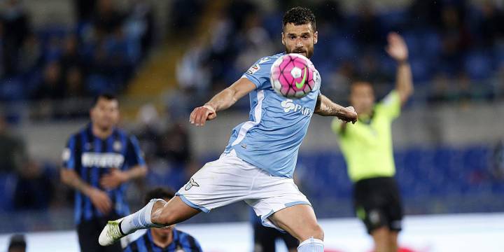 Lazio amarga al Inter de Medel que se queda sin Champions