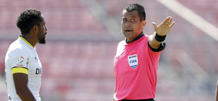 Bascuñan será el árbitro chileno en la Copa América Centenario