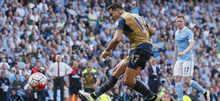 Alexis anotó un golazo en empate de Arsenal ante City