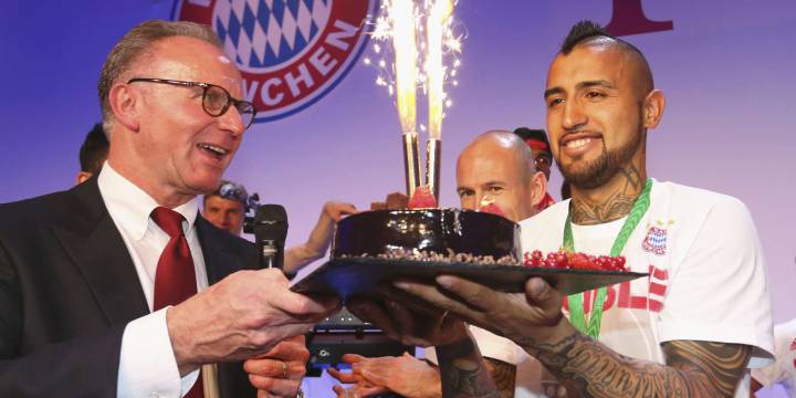 Vidal se alza como el chileno con más títulos en Europa