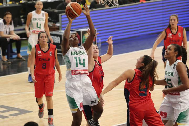 Chile suma otra humillación en Sudamericano de básquetbol