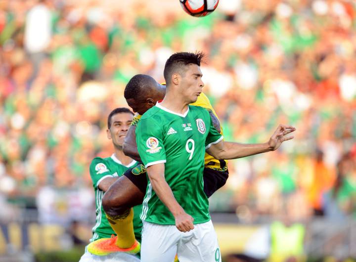 Jiménez y Chicharito, claves en la clasificación mexicana