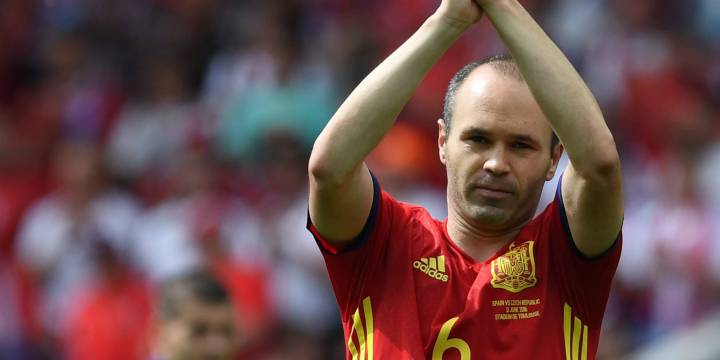 La Pizarra de AS: Iniesta el genio, Piqué el salvador