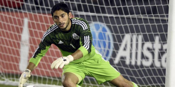 La larga amistad del arquero de México con jugador de Naval