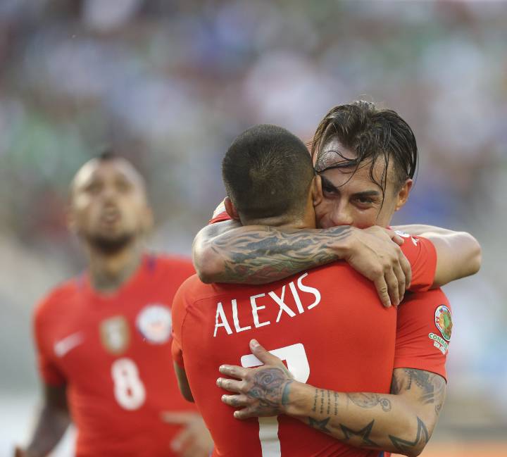 Sánchez iguala a Zamorano
y Vargas supera a Caszely
