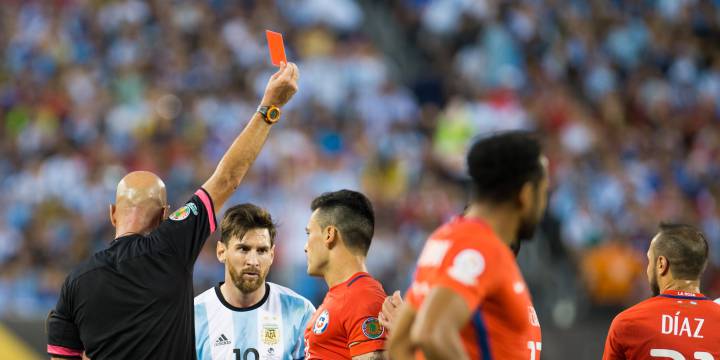 Lopes y la tradición chilena de expulsiones en finales